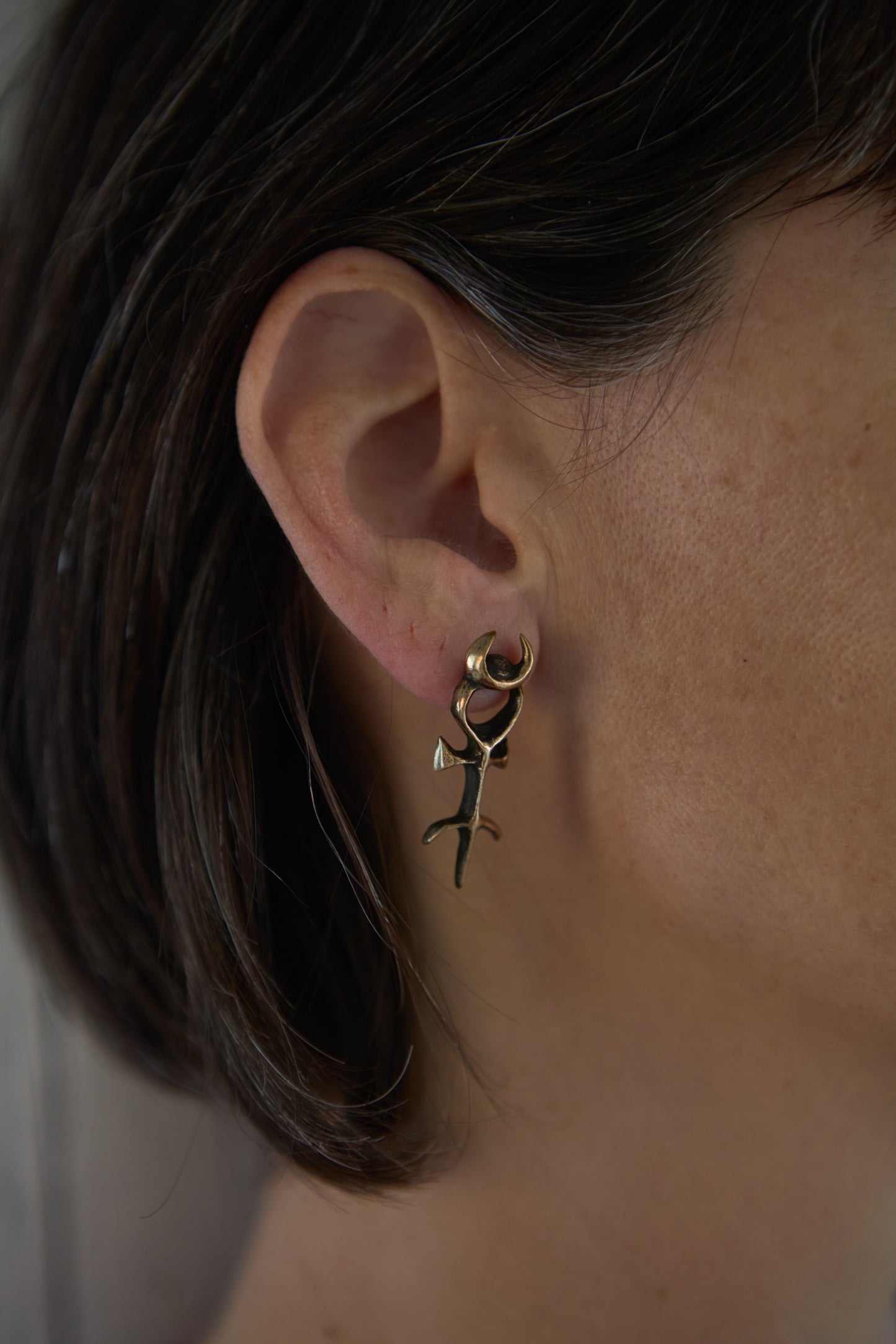 MONAS BRONZE STUD